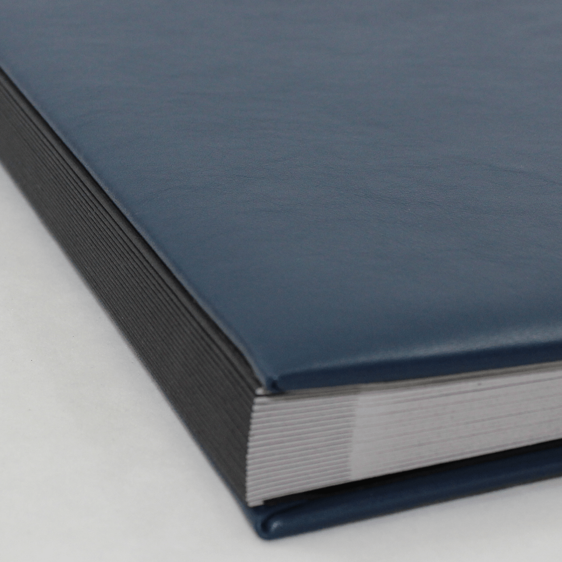 Unterschriftenmappe aus glattem Vollrindleder Blau