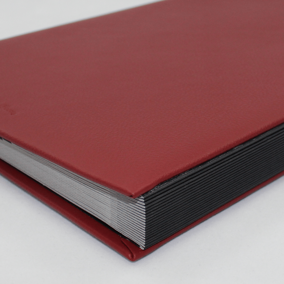 Unterschriftenmappe aus glattem Vollrindleder in Bordeaux mit flexiblem Rücken Unterschriftenmappe glattes Vollrindleder in Bordeaux