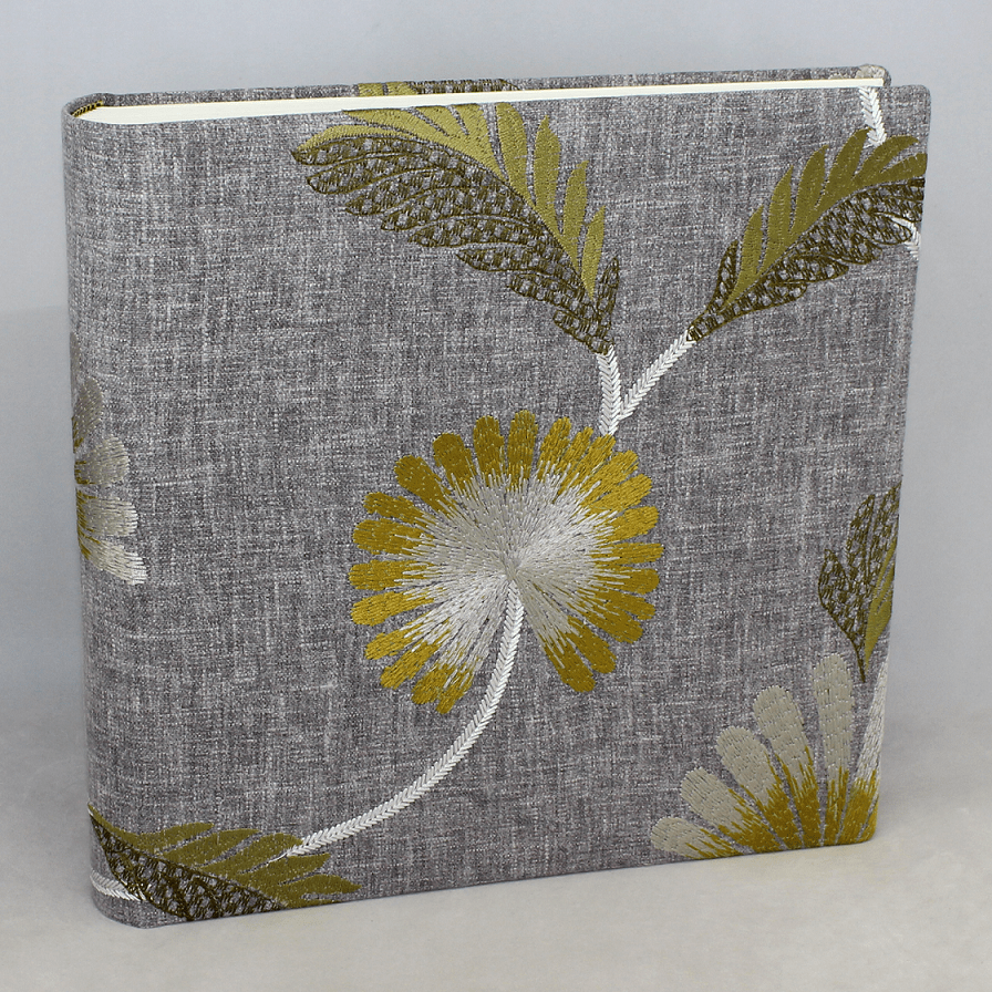 Des.Willow Fotoalbum Hauptansicht Fotoalbum Willow groß im Stoffeinband mit floraler Stickerei