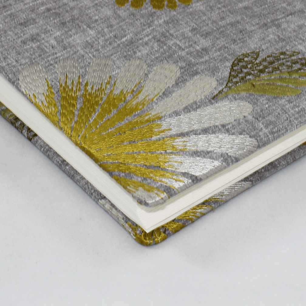 Fotoalbum Willow XL im Stoffeinband mit floraler Stickerei