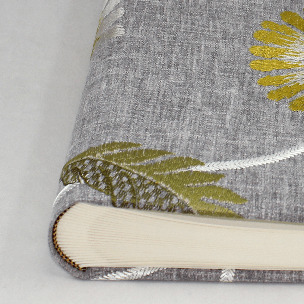 Des.Willow Fotoalbum runder Buchrücken Fotoalbum Willow groß im Stoffeinband mit floraler Stickerei