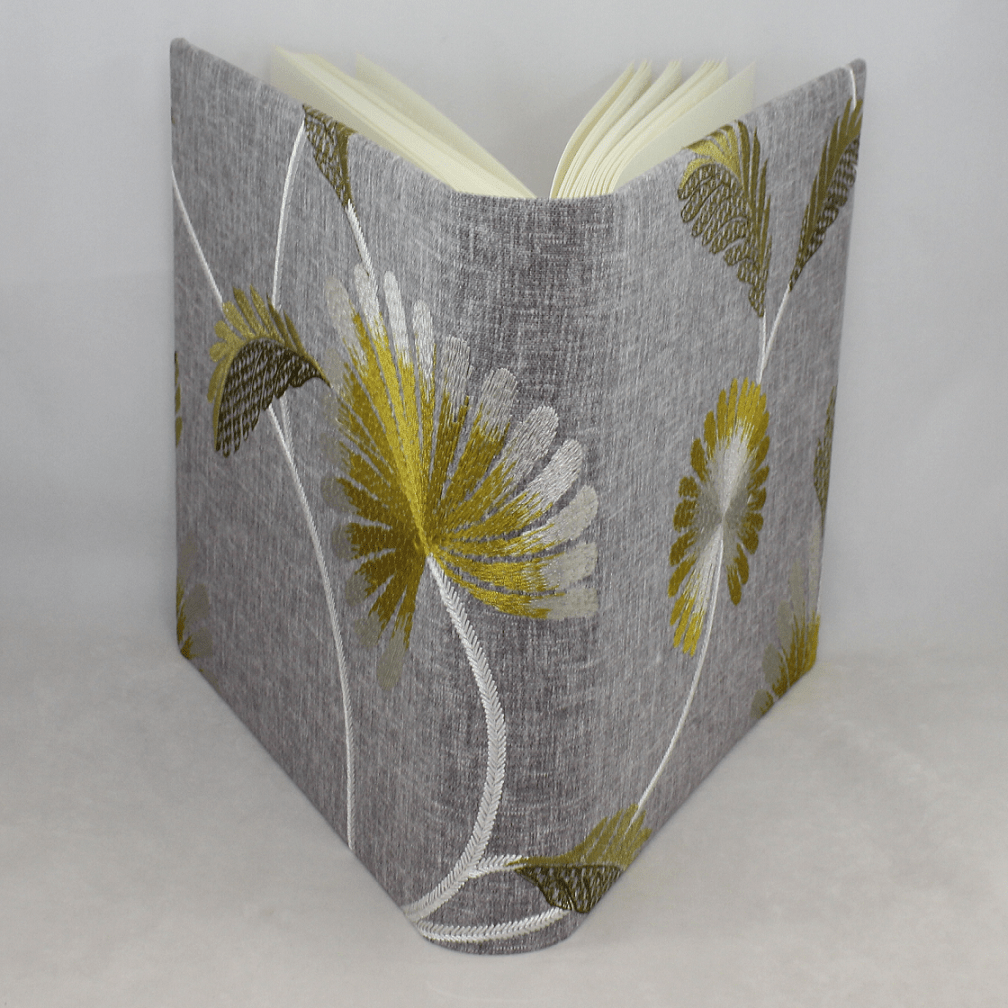 Fotoalbum Willow mit Blütenmotiv Fotoalbum Willow groß im Stoffeinband mit floraler Stickerei