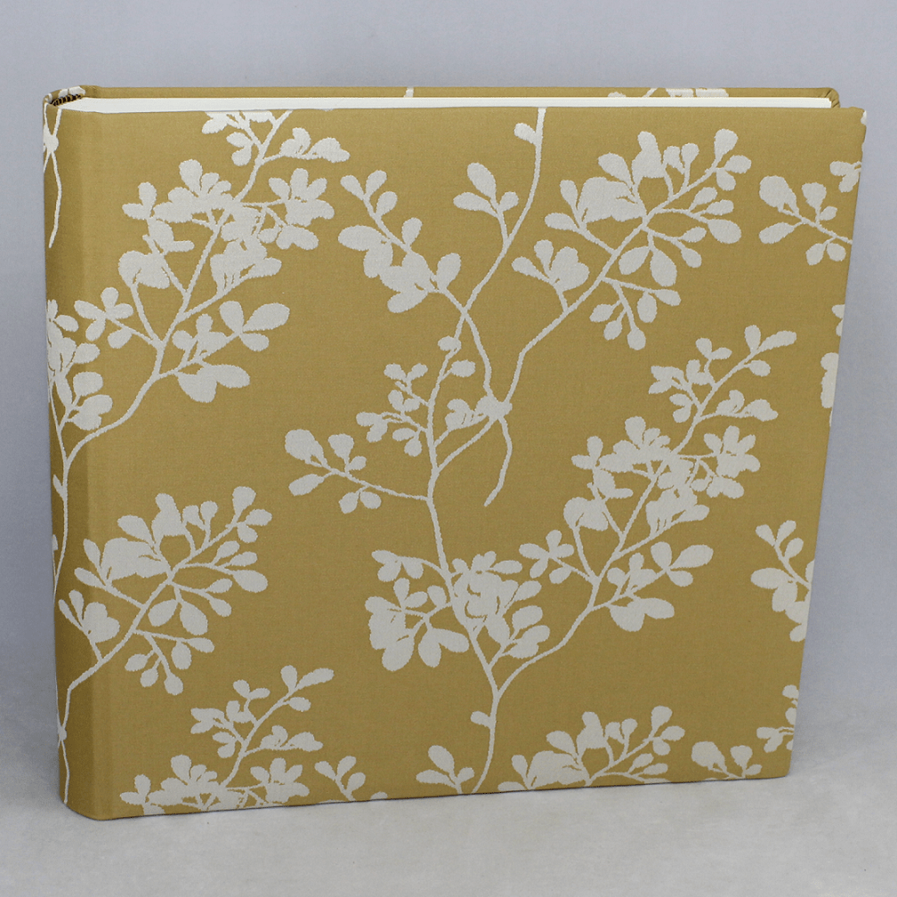 Des.Francis Fotoalbum Hauptansicht Fotoalbum Francis groß im Seideneinband mit goldenem Webmuster