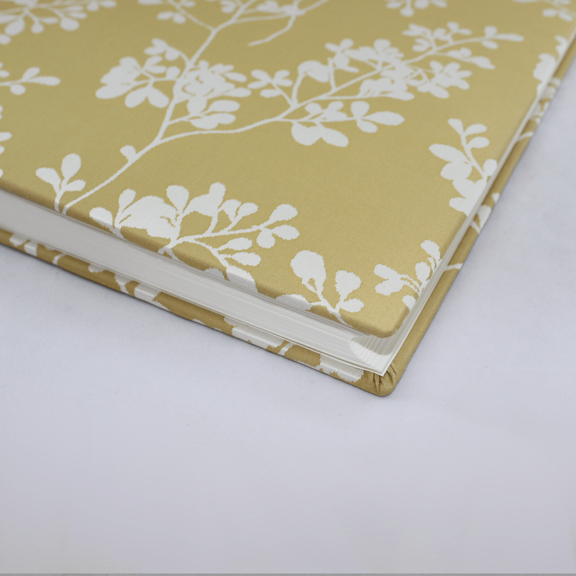 Des.Francis Fotoalbum runde Ecken Fotoalbum Francis groß im Seideneinband mit goldenem Webmuster