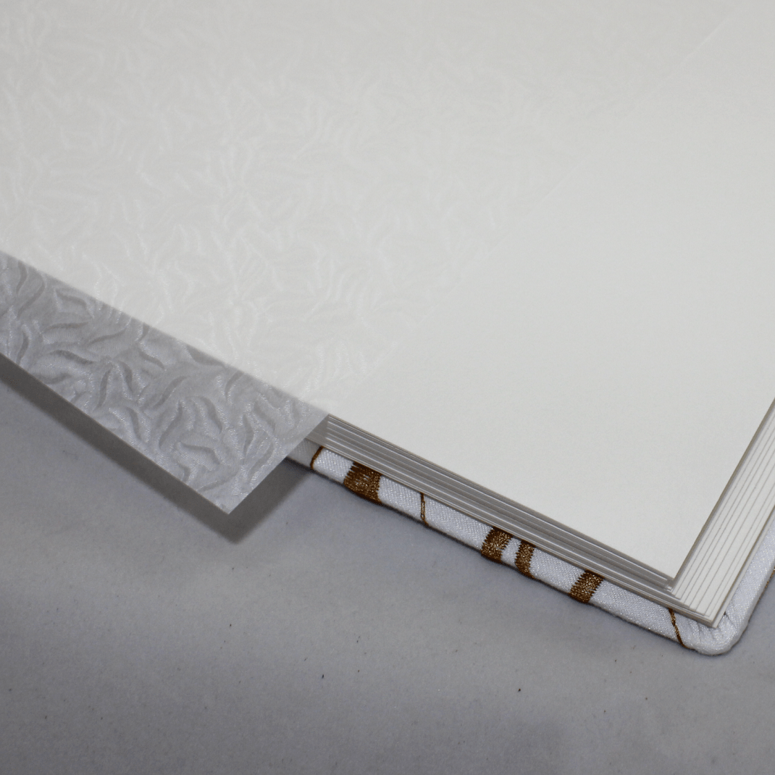 Fotoalbum Jasmin XL im Stoffeinband mit gestickten Zweigen