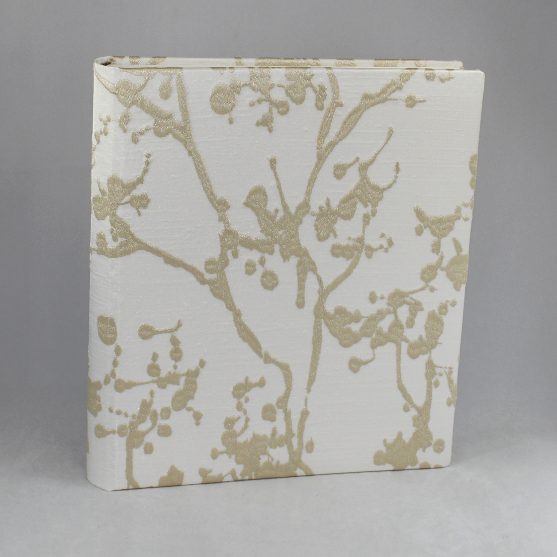 Des.Scarlett Fotoalbum Hauptansicht Fotoalbum Scarlett groß im Stoffeinband mit goldenen Zweigen