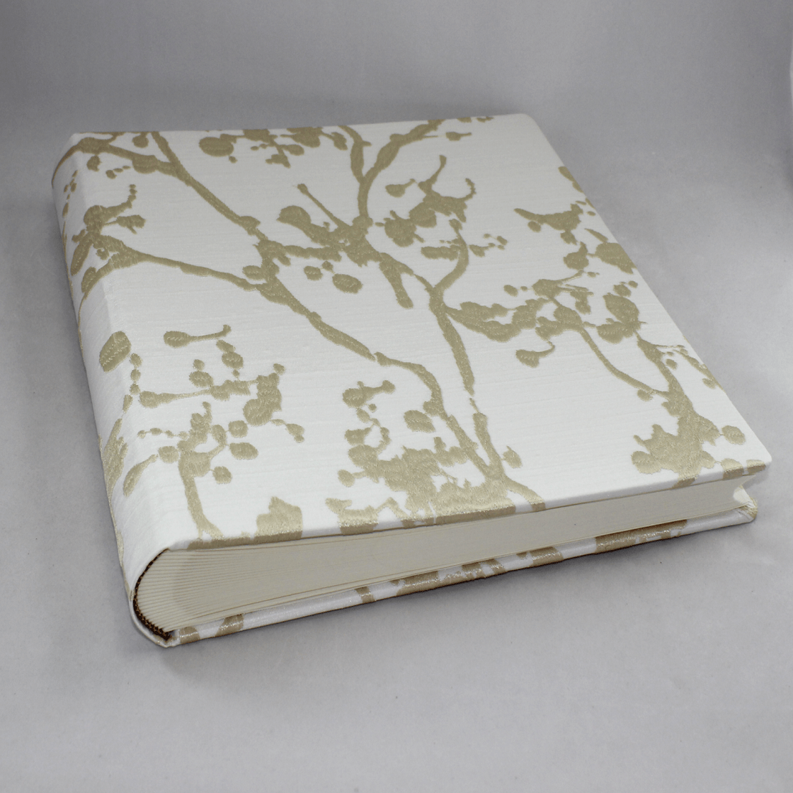 Des.Scarlett Fotoalbum liegend Fotoalbum Scarlett groß im Stoffeinband mit goldenen Zweigen