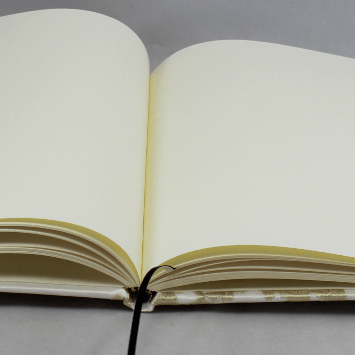 Des.Scarlett Gästebuch quer offen Gästebuch Scarlett quer