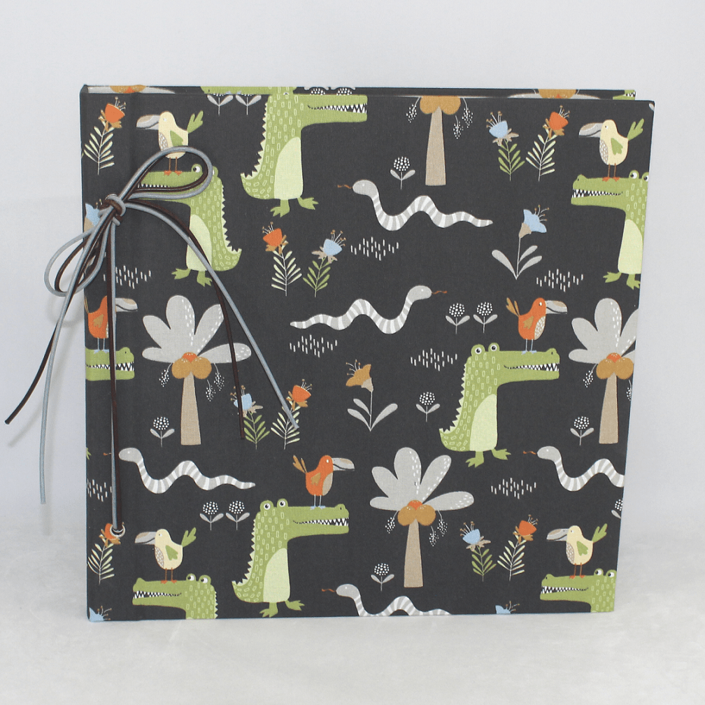 Kinderalbum Krokodil mit Kordelbindung in Braun