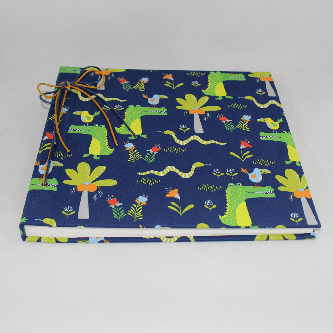 Kinderalbum Krokodil mit Kordelbindung in Blau