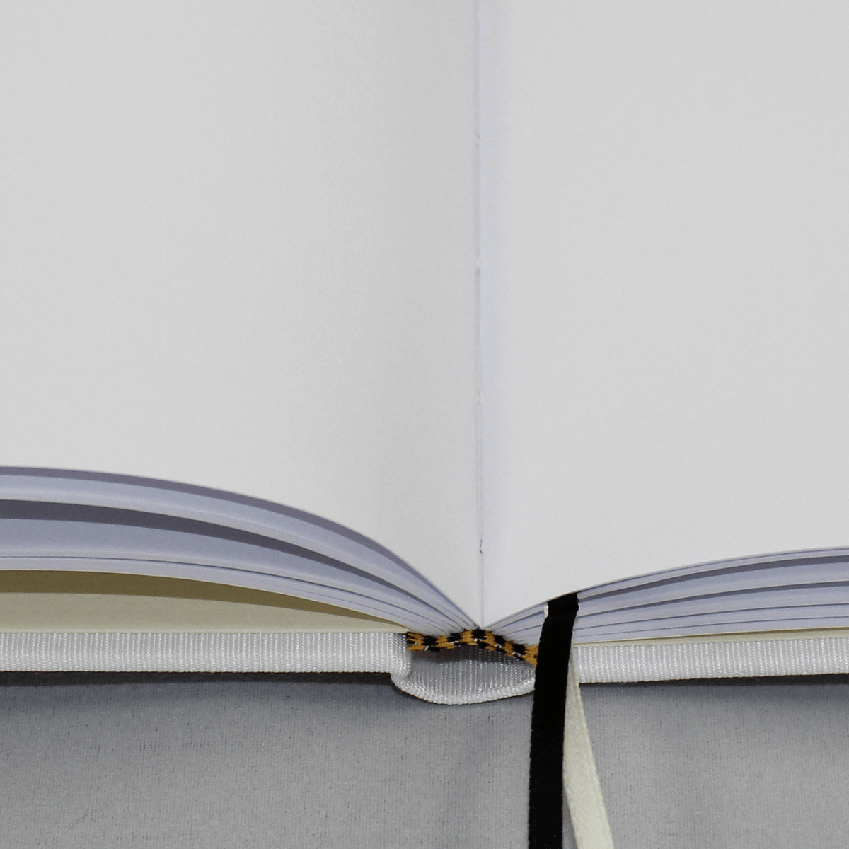 Gästebuch Multicolori hochkant in Weiß