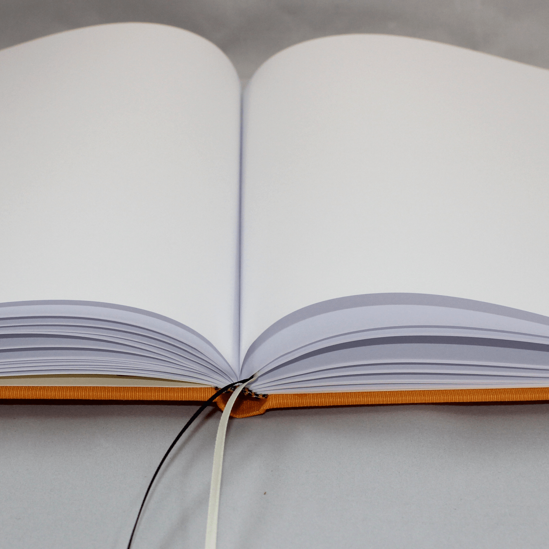 Gästebuch Multicolori hochkant in Orange