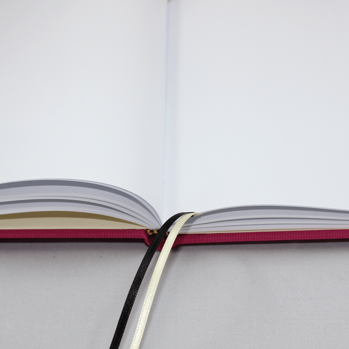 Gästebuch Multicolori hochkant in Pink