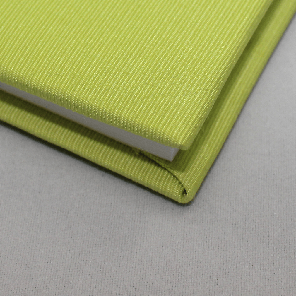 Gästebuch Multicolori hochkant in Apfelgrün