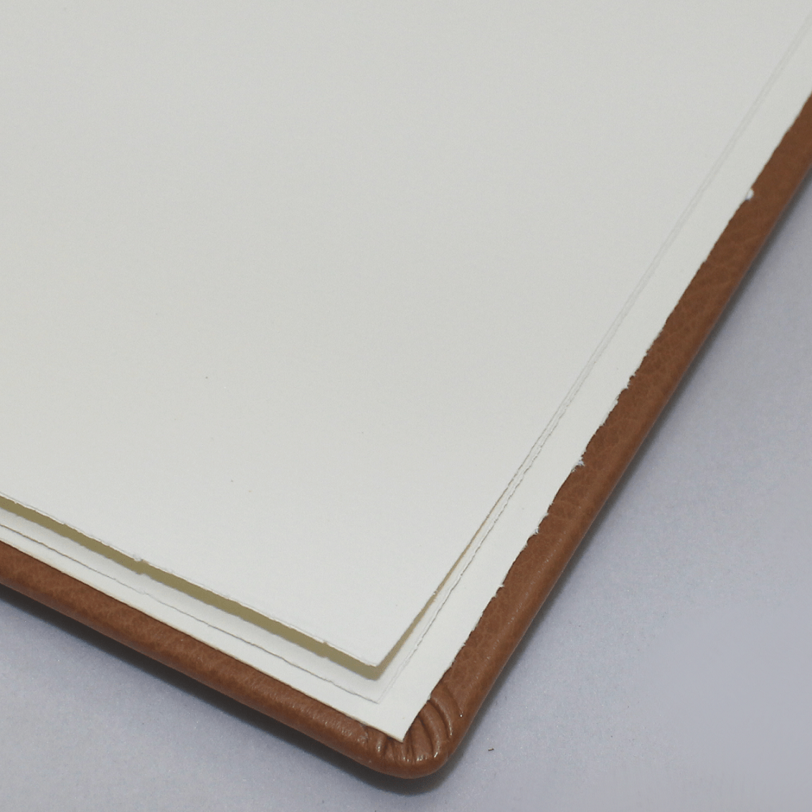 Urkundenmappe aus Kunstleder mit Büttenpapier Urkundenmappe aus Kunstleder mit Prägung