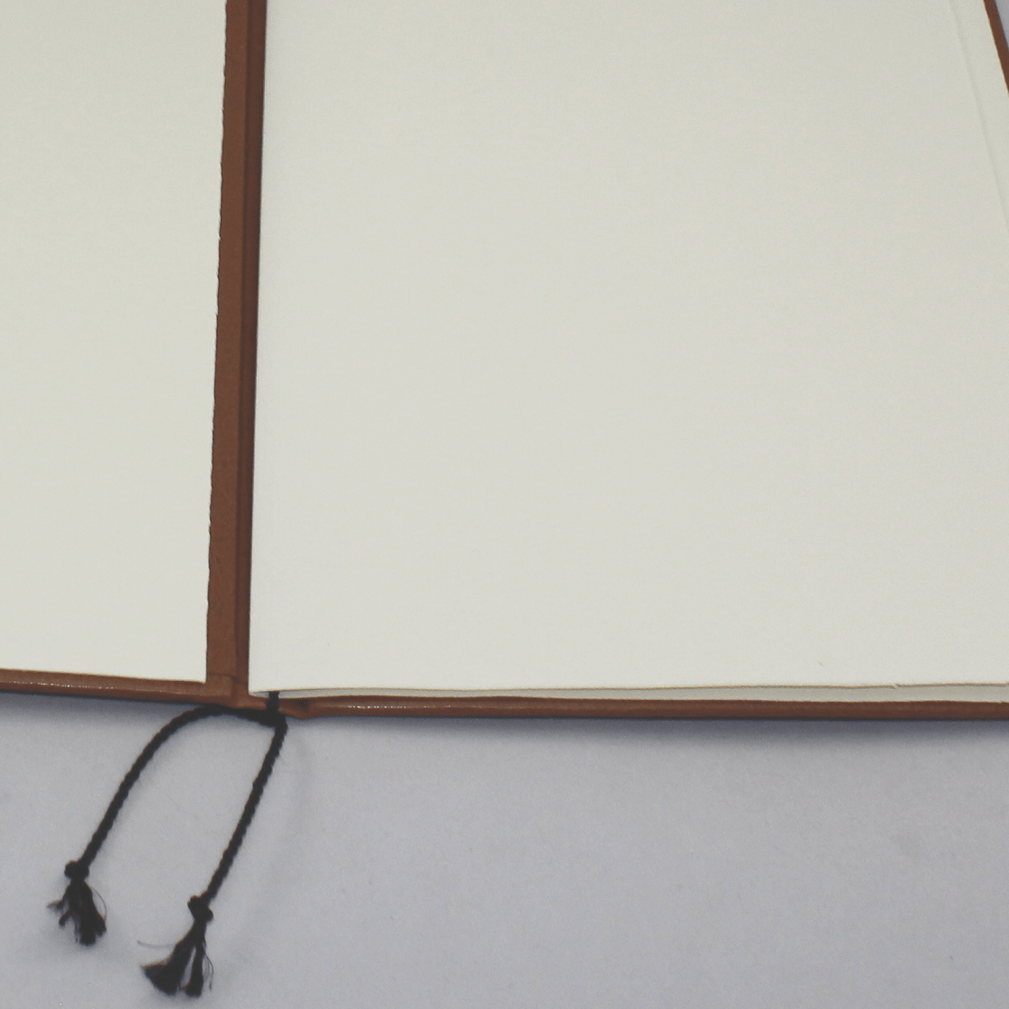 Urkundenmappe aus Kunstleder mit Papiereinlage Urkundenmappe aus Kunstleder mit Prägung