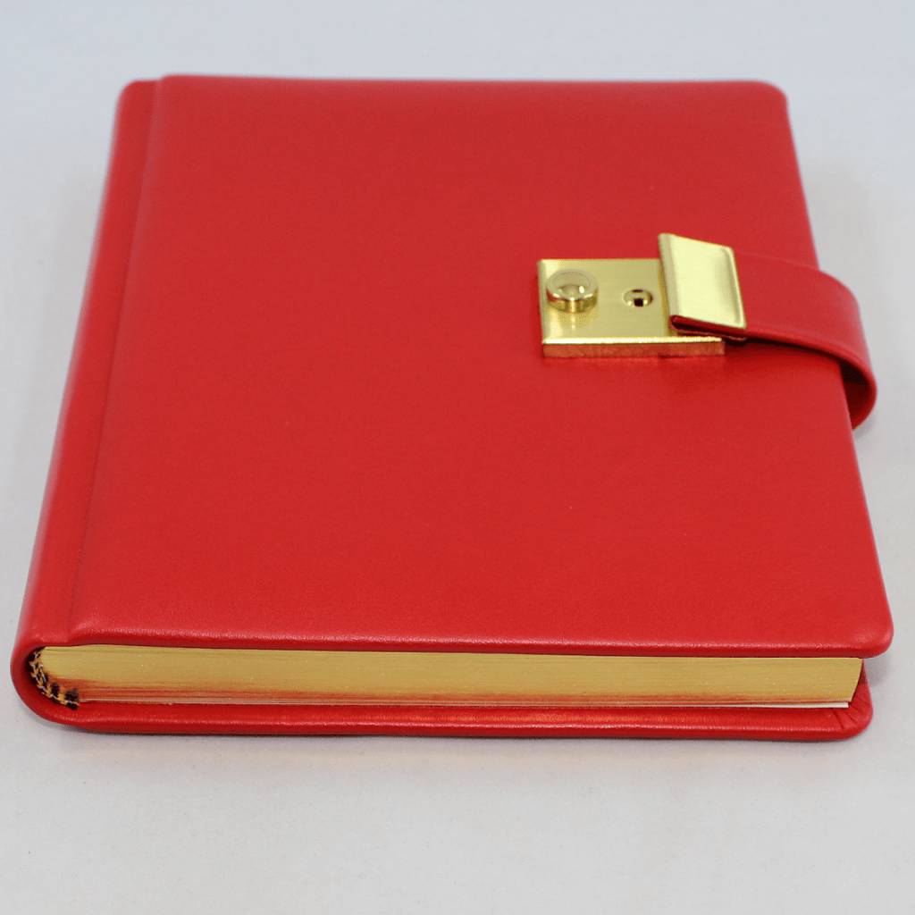 Tagebuch mit Schloss aus glattem rotem Leder - Handarbeit