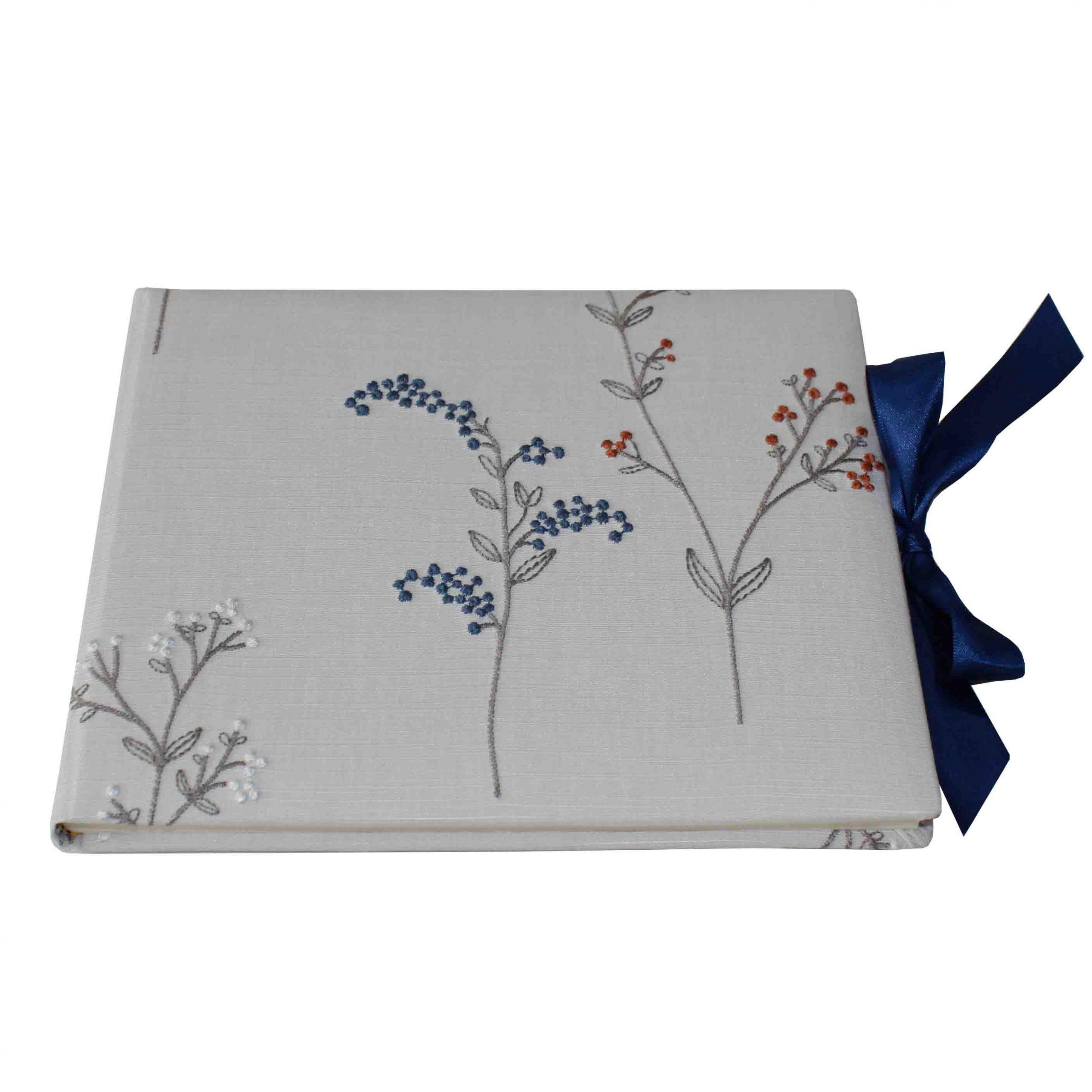 IMG_6650 klein Gästebuch Posy mit Satinschleife im Querformat