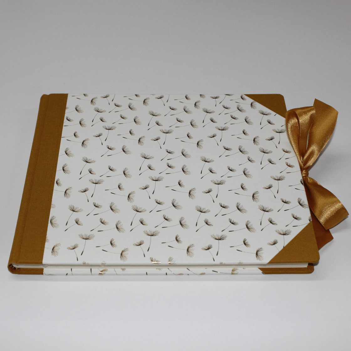 Gästebuch Dente di Leone mit Satinschleife