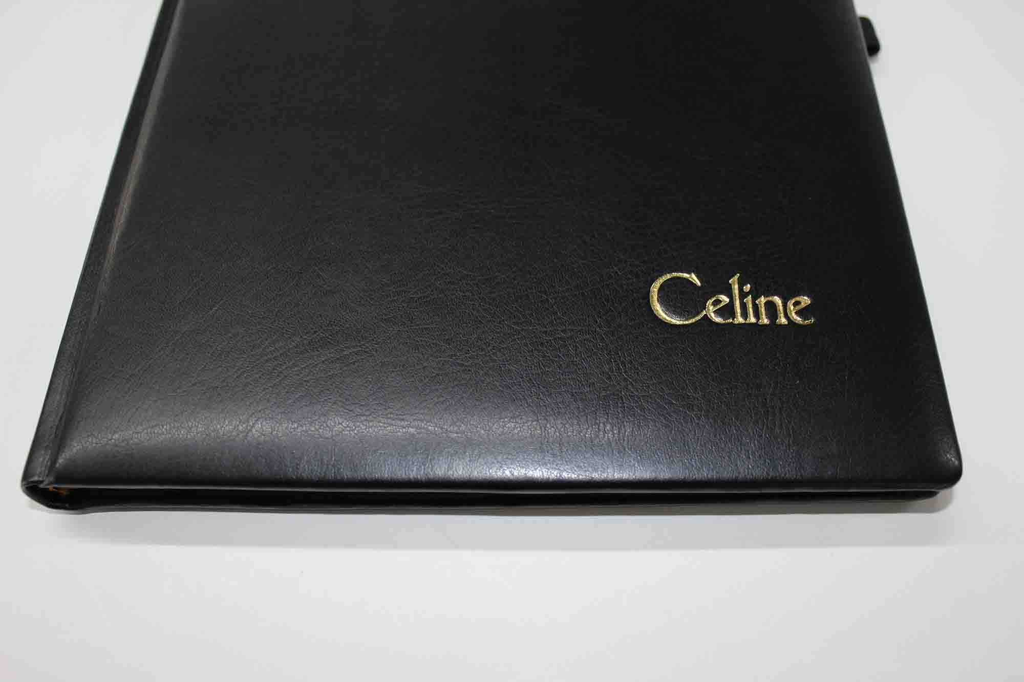 Notizbuch (liniert) mit Namensprägung in Schwarz