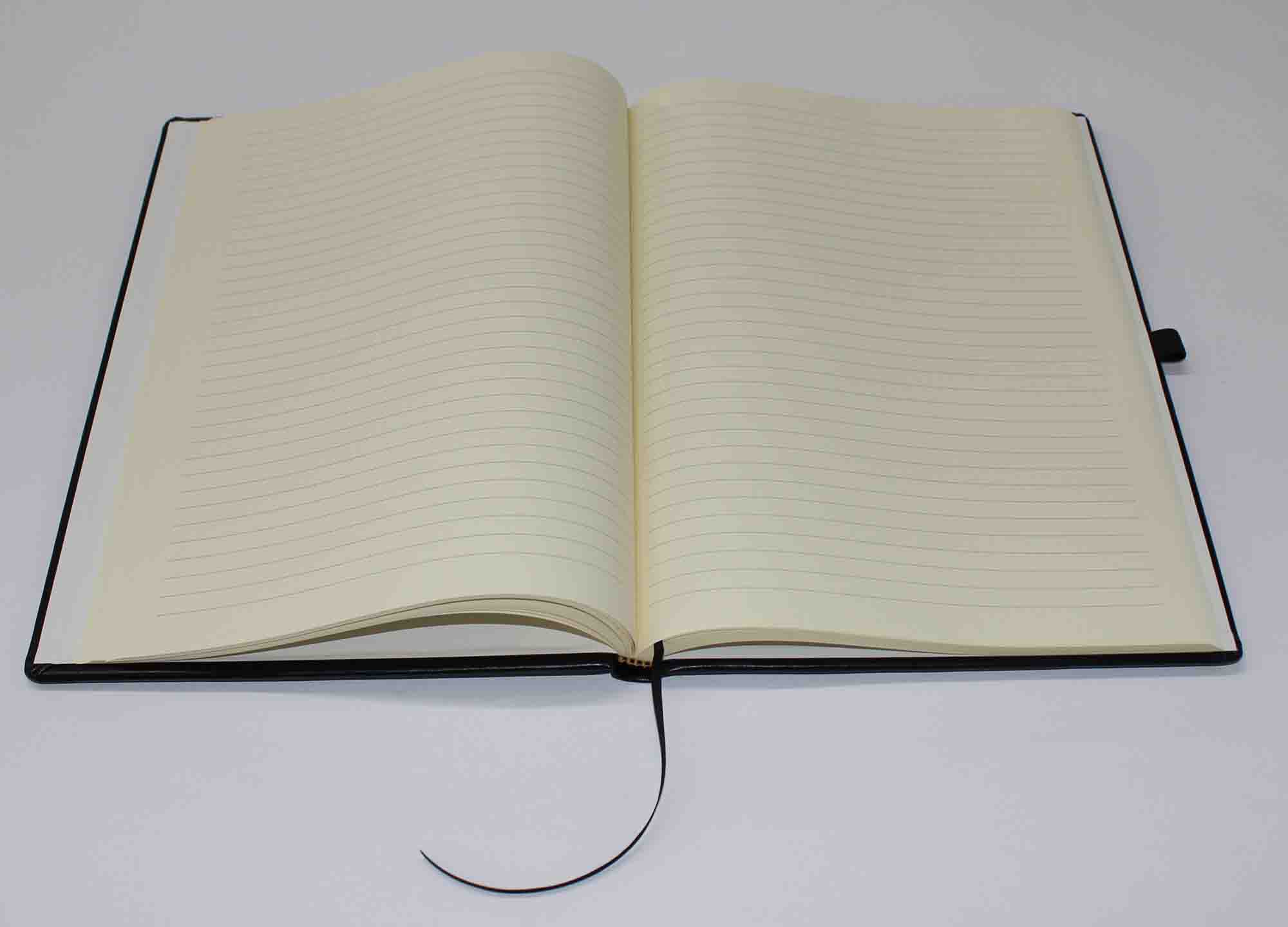 Notizbuch (liniert) mit Namensprägung in Schwarz