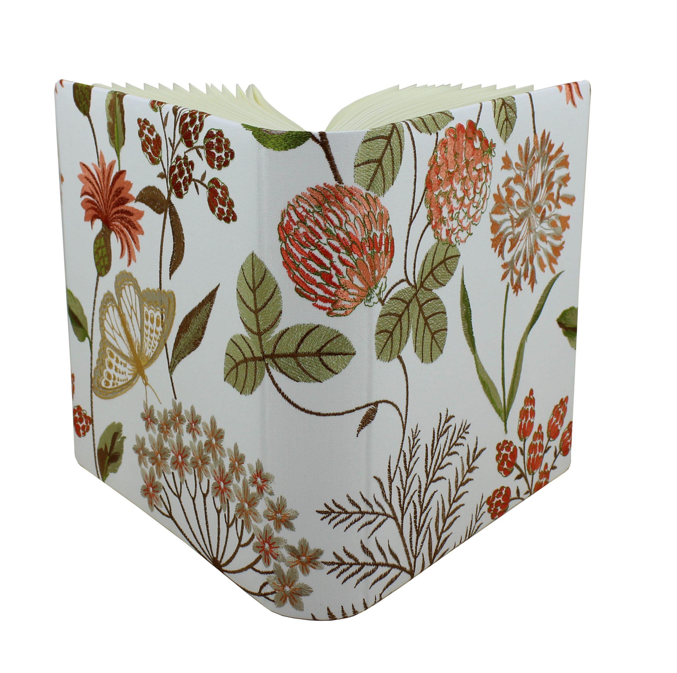 Fotoalbum XL Ava mit bunten Blumenstickereien