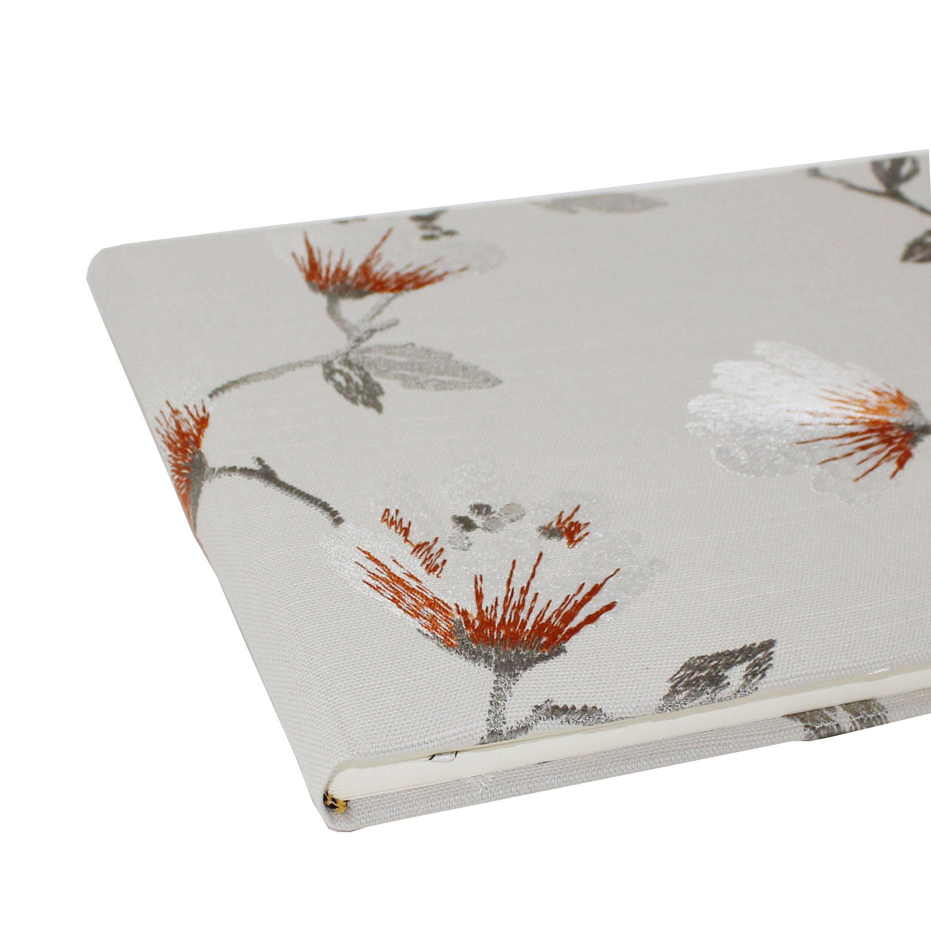 Foto-Gästebuch Hazel mit Blumenstickereien und Satinschleife
