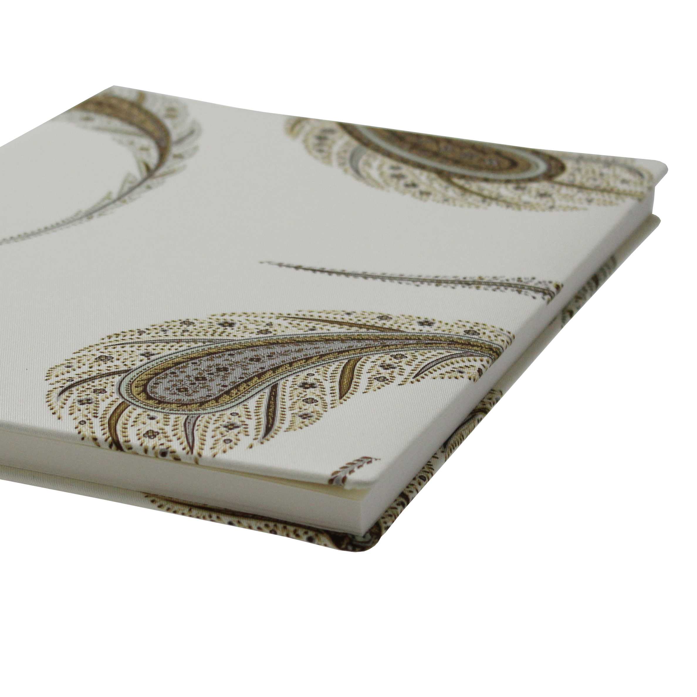 IMG_2231 Gästebuch Klara mit gewebten Pfauenfedern