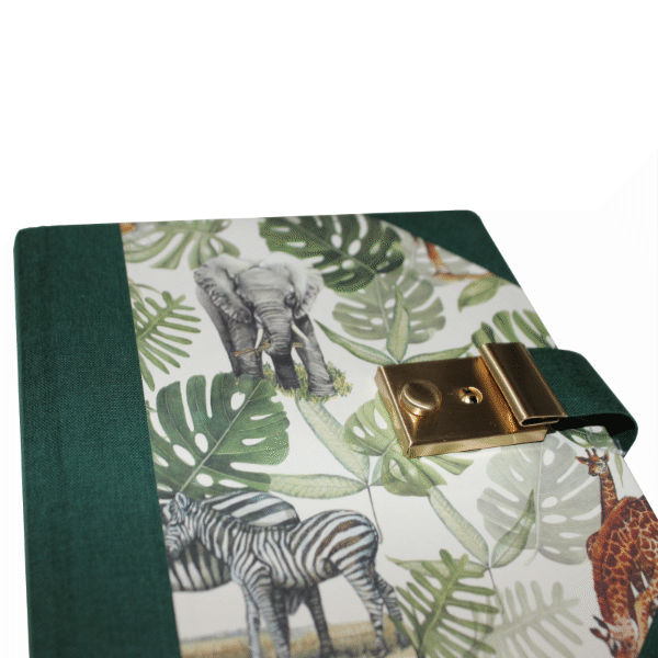 Detail-1 Tagebuch Afrika mit Schloss in grünem Buchbinderleinen