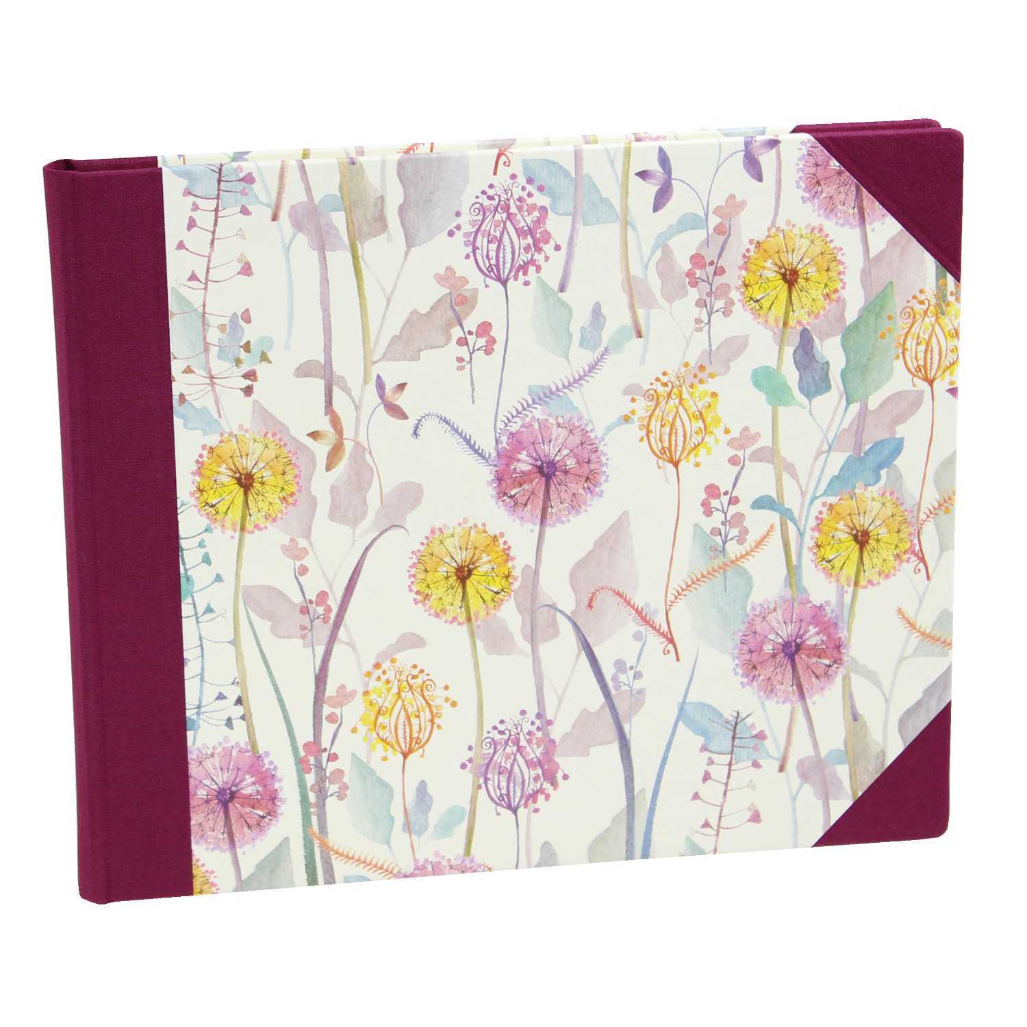Gästebuch Blumenzauber mit weinrotem Buchbinderleinen im Querformat