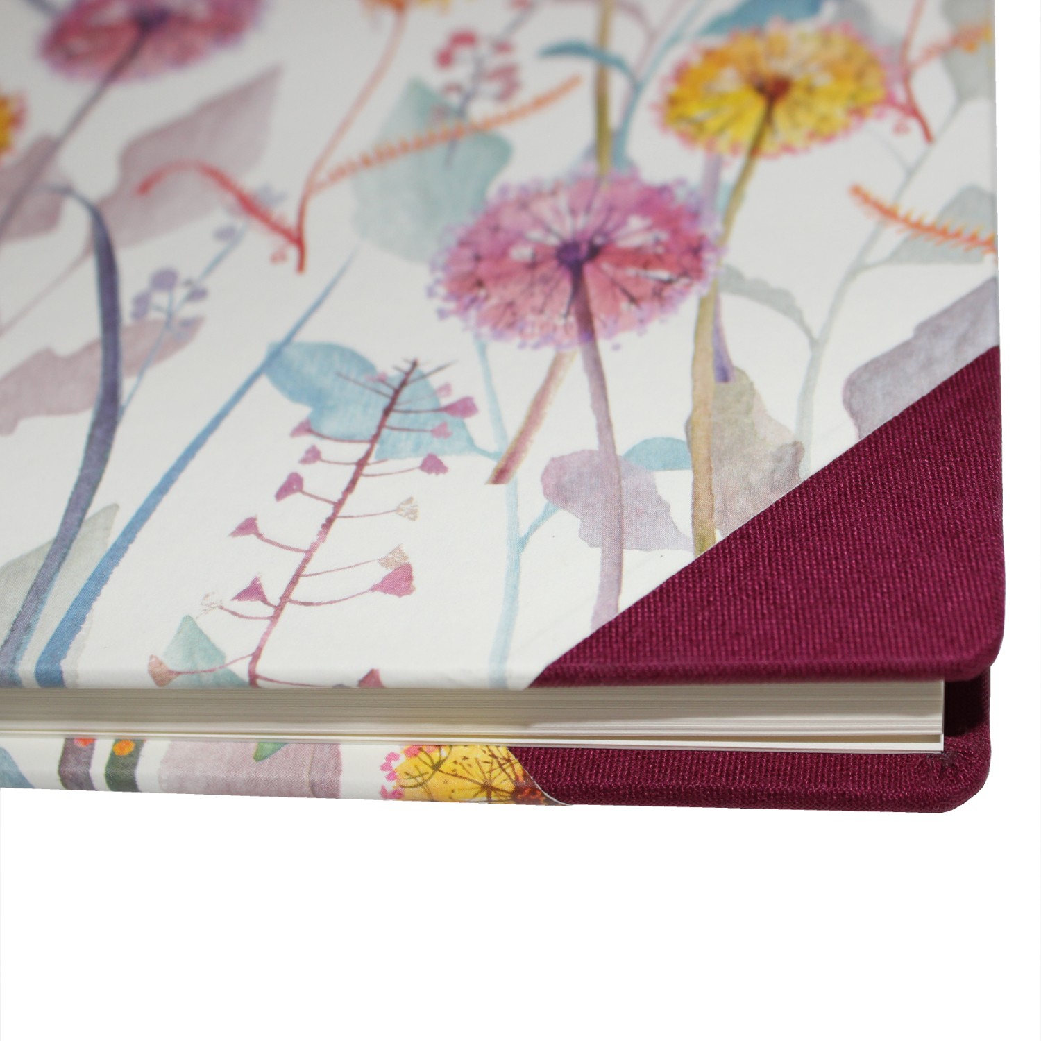 Gästebuch Blumenzauber mit weinrotem Buchbinderleinen im Querformat